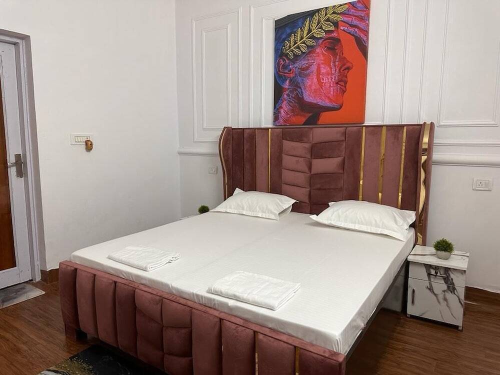 Нойда: Hotel Grand Omasha