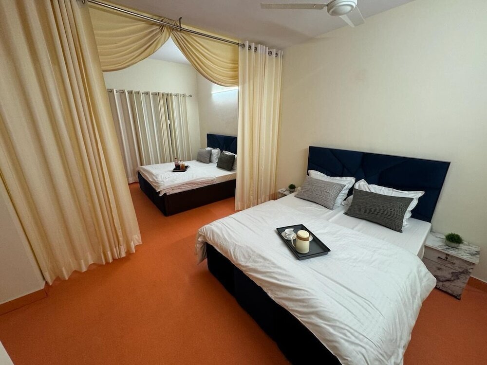 Нойда: Hotel Grand Omasha