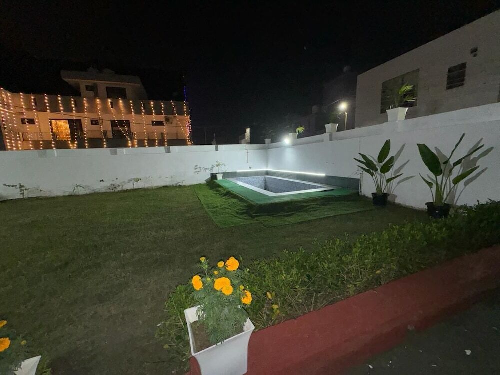 Нойда: Hotel Grand Omasha