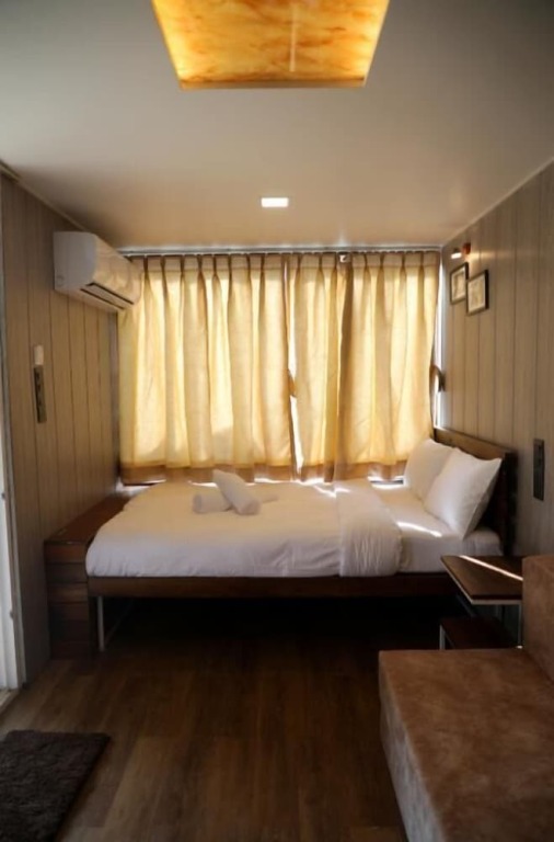 Киим: Out of Box Living Kashid