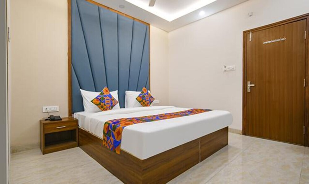 Индаур: Fabhotel One Stay