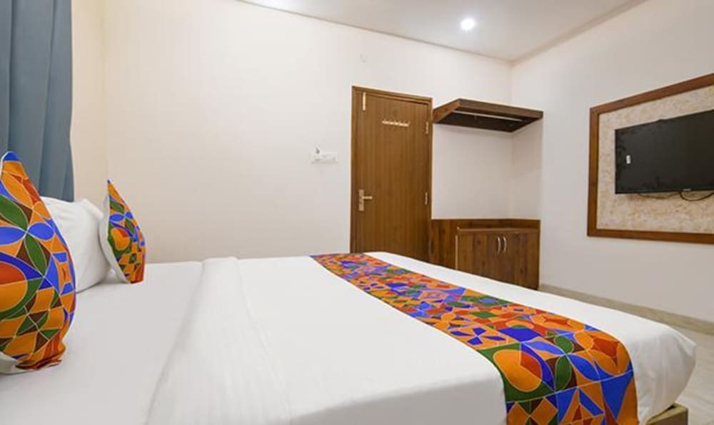 Индаур: Fabhotel One Stay