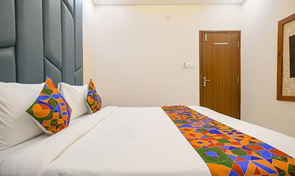 Индаур: Fabhotel One Stay