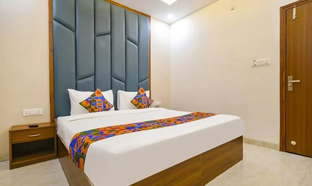 Индаур: Fabhotel One Stay