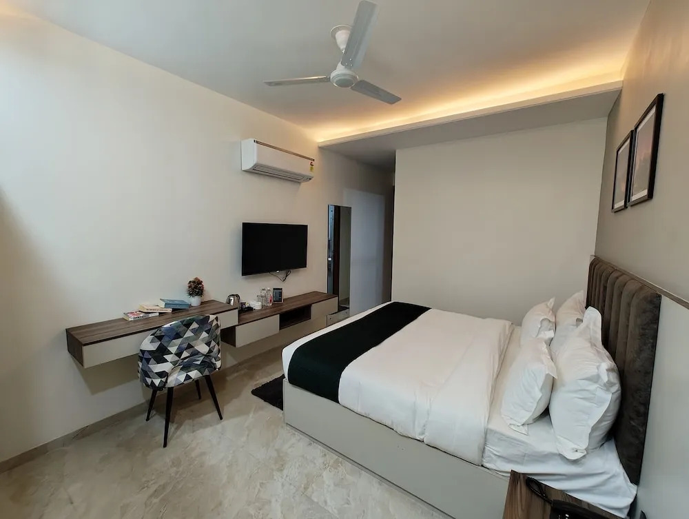 Гуруграм: AVA Hotels & Corporates Millennium City