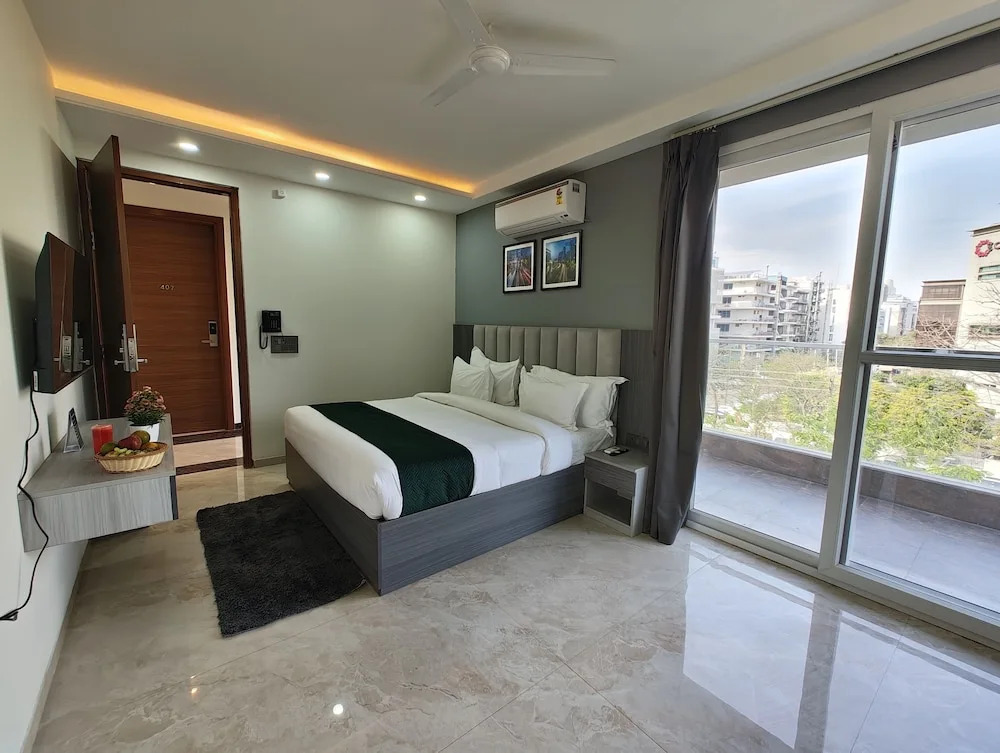Гуруграм: AVA Hotels & Corporates Millennium City