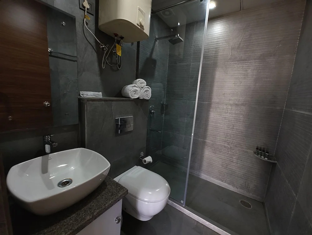 Гуруграм: AVA Hotels & Corporates Millennium City