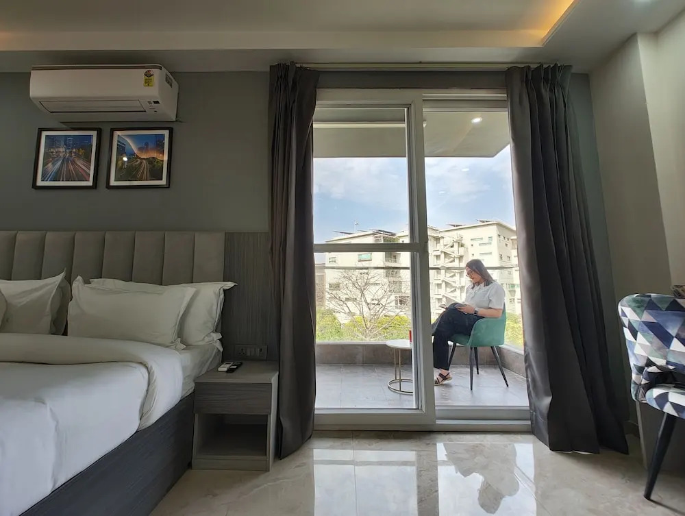 Гуруграм: AVA Hotels & Corporates Millennium City
