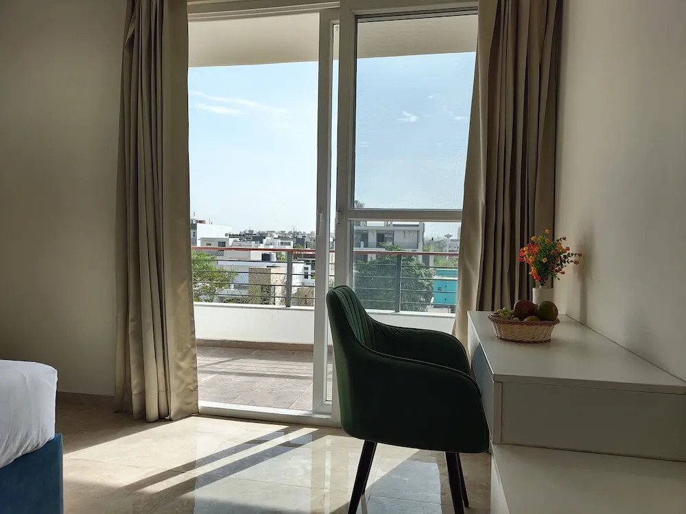 Гуруграм: AVA Hotels & Corporates Millennium City