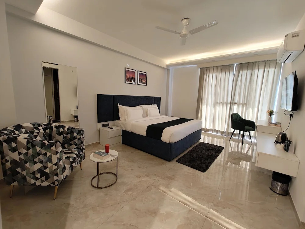 Гуруграм: AVA Hotels & Corporates Millennium City