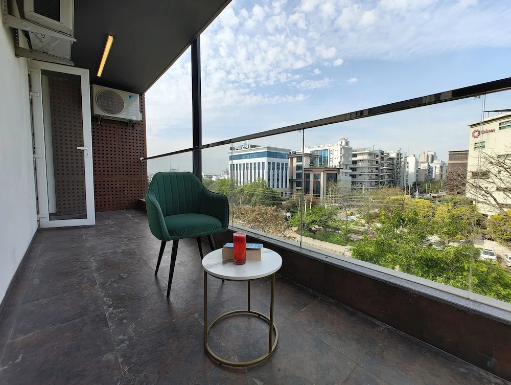 Гуруграм: AVA Hotels & Corporates Millennium City