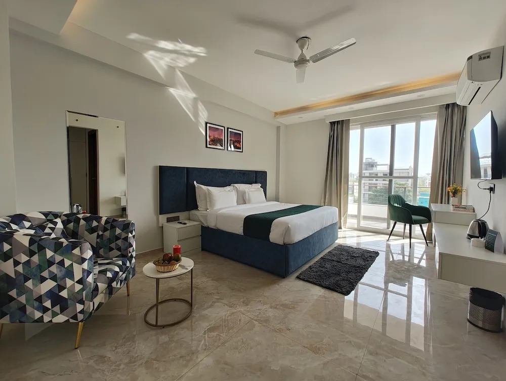 Гуруграм: AVA Hotels & Corporates Millennium City