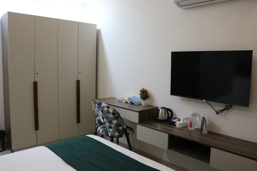 Гуруграм: AVA Hotels & Corporates Millennium City