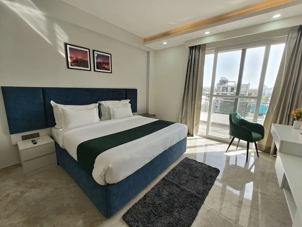 Гуруграм: AVA Hotels & Corporates Millennium City