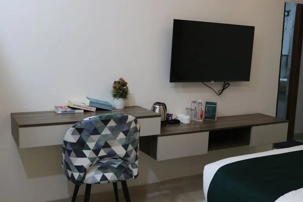 Гуруграм: AVA Hotels & Corporates Millennium City