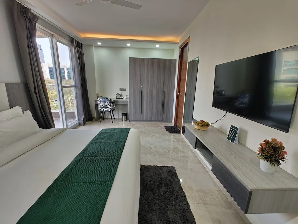 Гуруграм: AVA Hotels & Corporates Millennium City