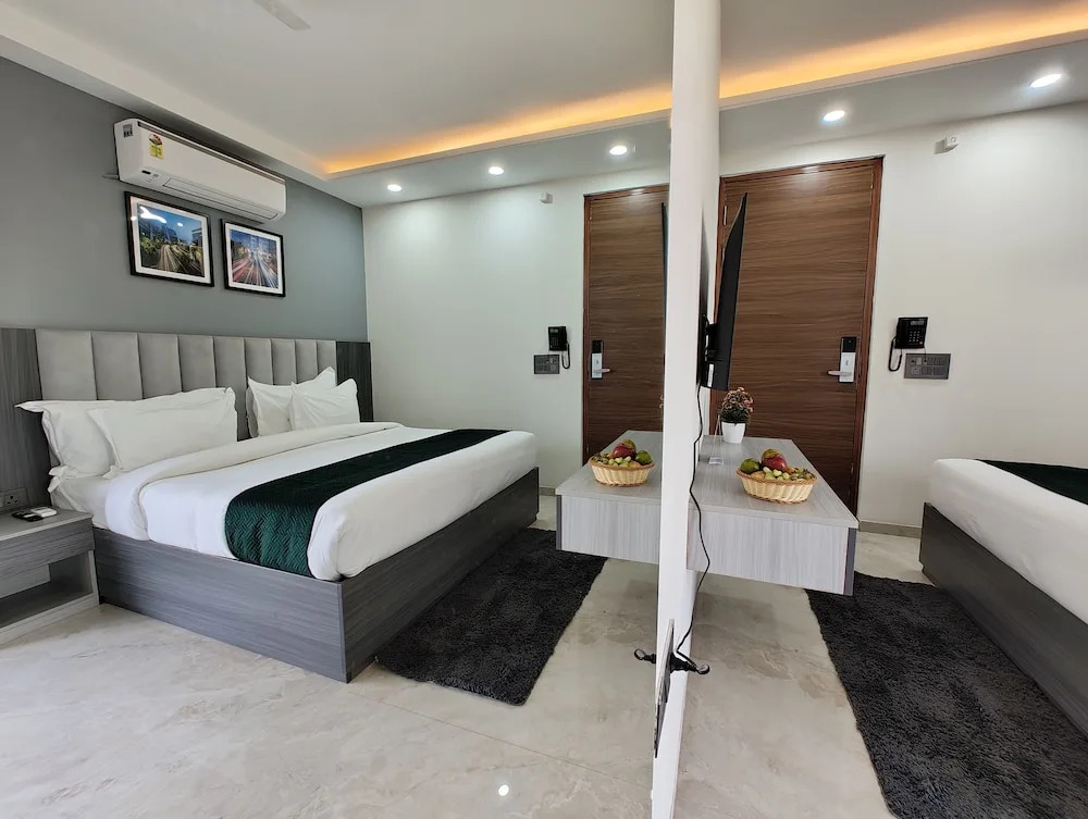 Гуруграм: AVA Hotels & Corporates Millennium City