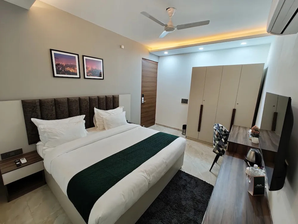 Гуруграм: AVA Hotels & Corporates Millennium City