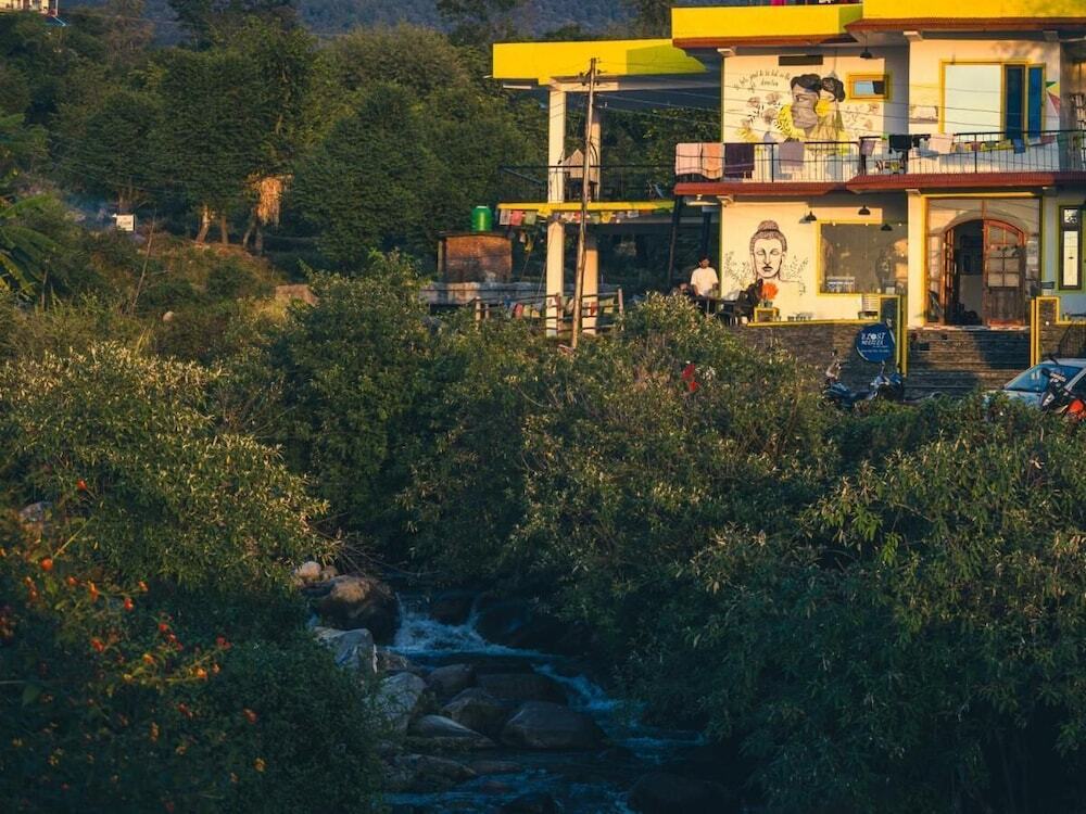 Бир: The Lost Hostels-Bir - Landing Site