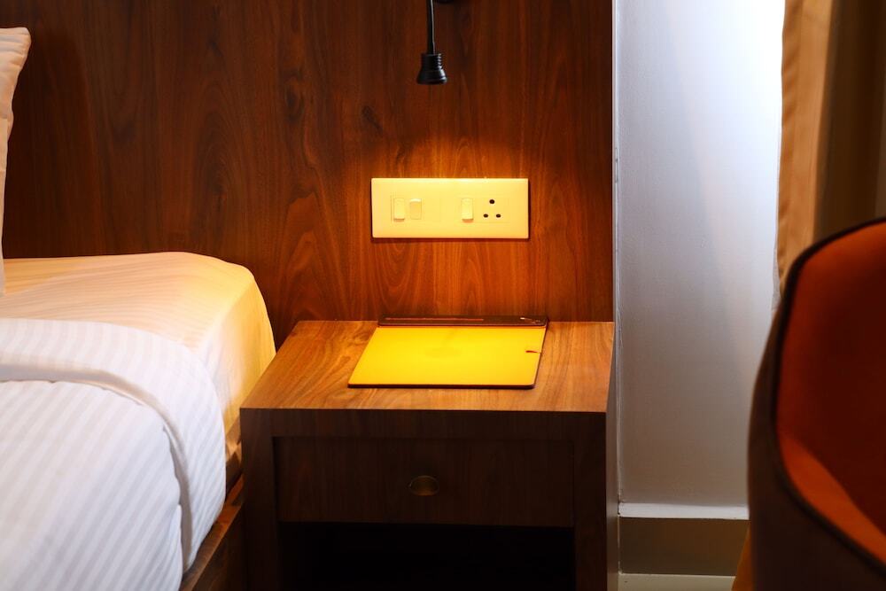Вайпин: Hotel Seven Lights