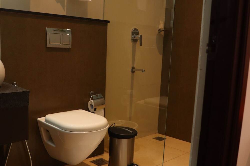 Вайпин: Hotel Seven Lights
