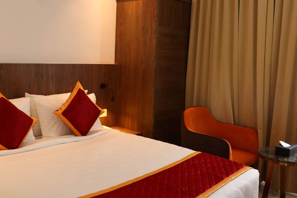 Вайпин: Hotel Seven Lights