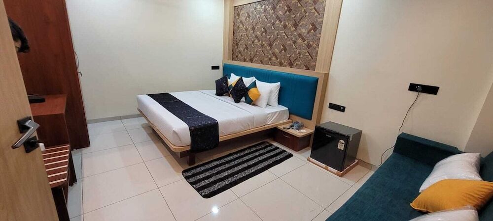 Индаур: Hotel Sarika International