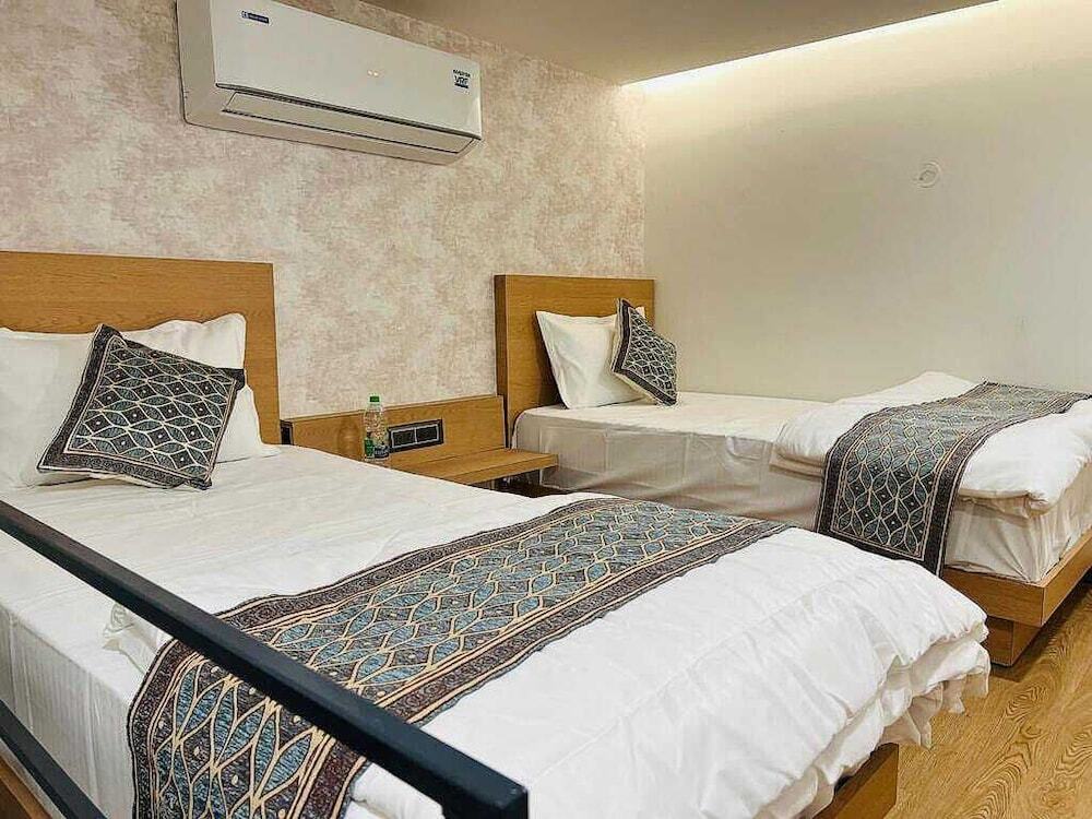 Карнал: Hotel Bliss Breeze