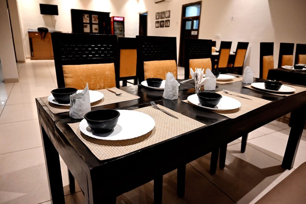 Рева: Hotel Badrika Inn