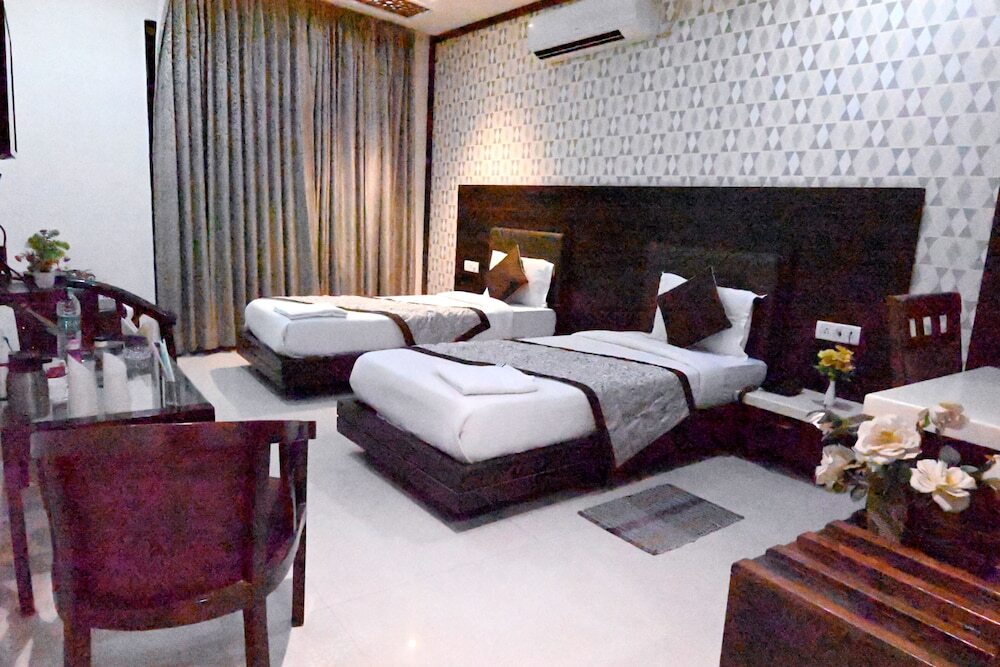Рева: Hotel Badrika Inn