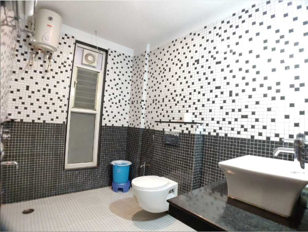 Рева: Hotel Badrika Inn