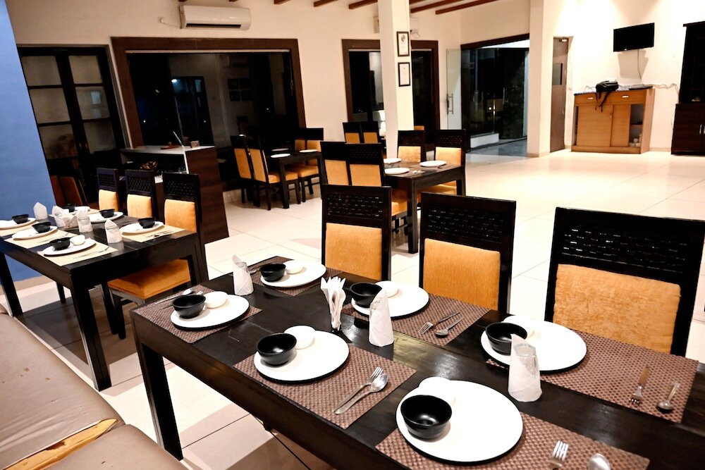 Рева: Hotel Badrika Inn