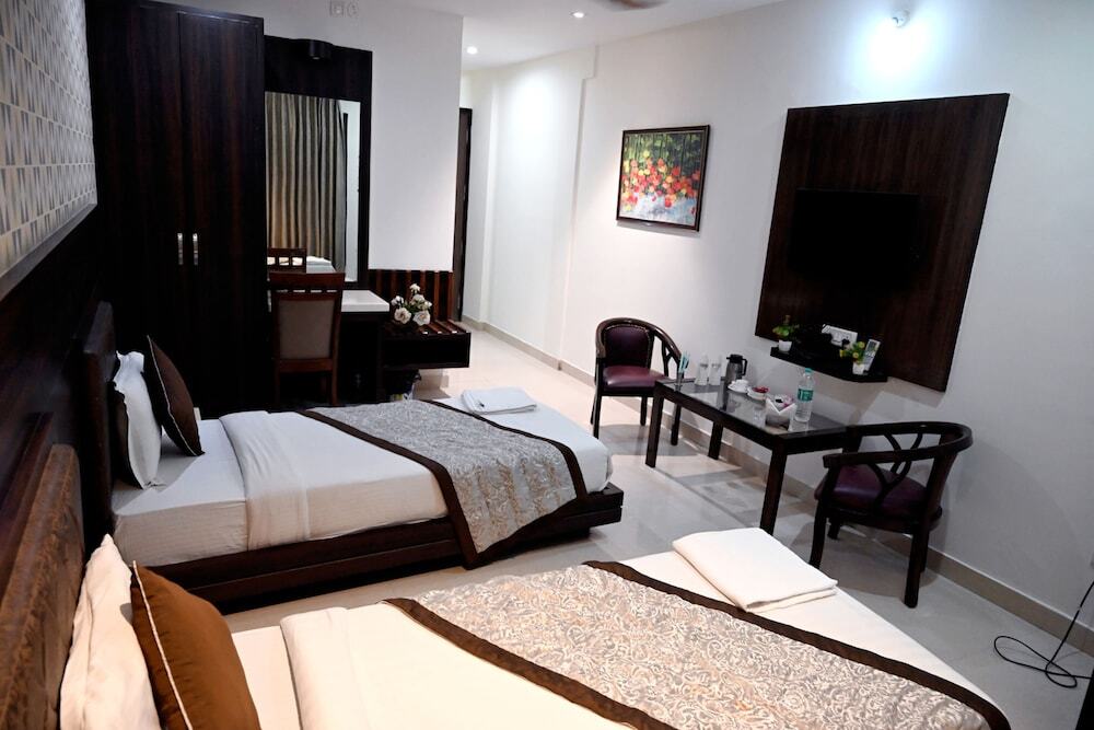 Рева: Hotel Badrika Inn
