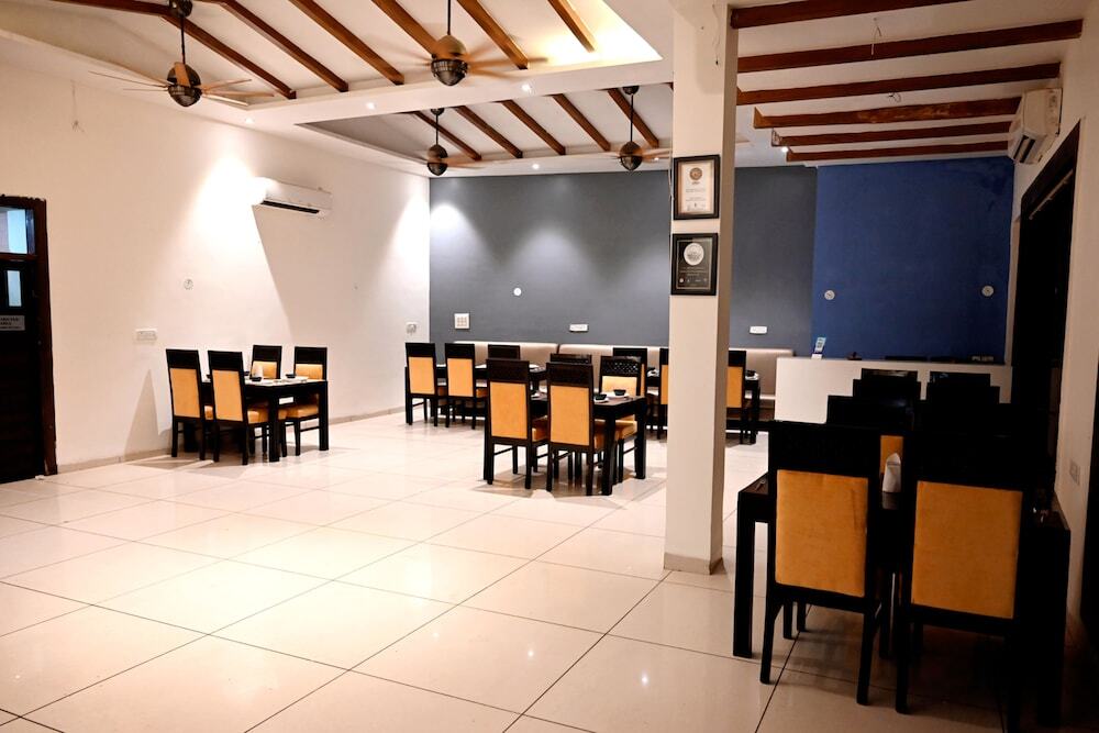Рева: Hotel Badrika Inn