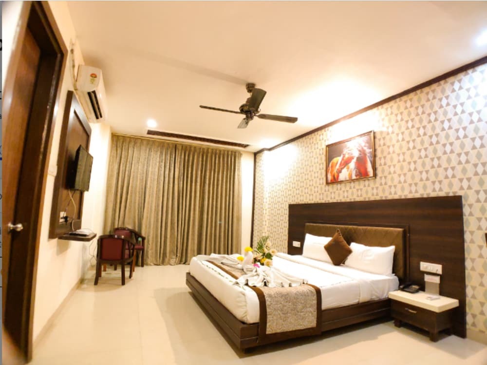 Рева: Hotel Badrika Inn