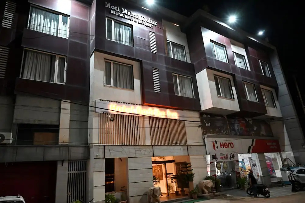 Рева: Hotel Badrika Inn