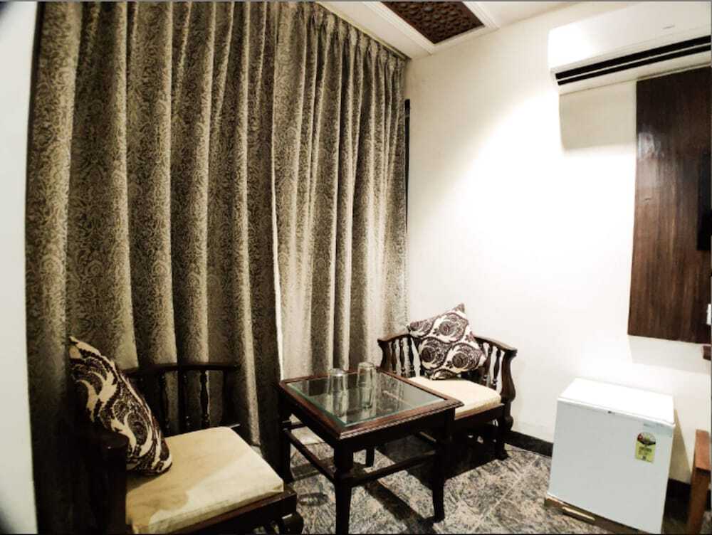 Рева: Hotel Badrika Inn