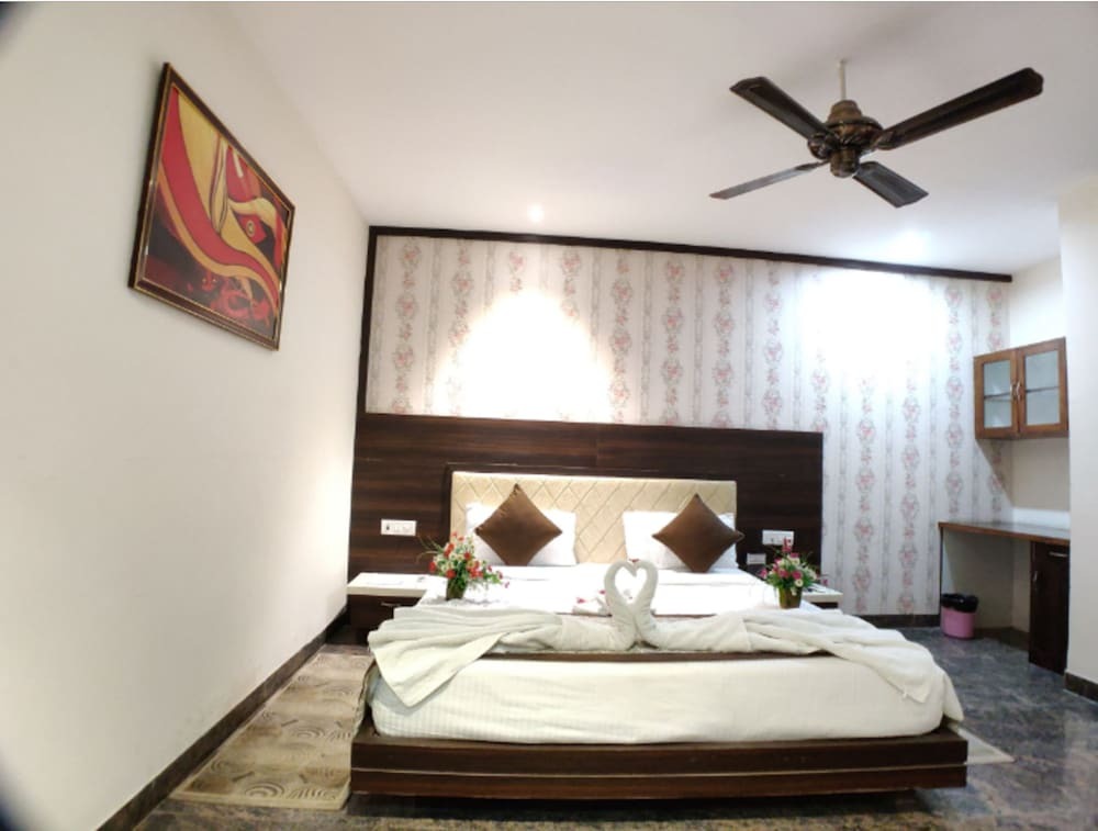 Рева: Hotel Badrika Inn