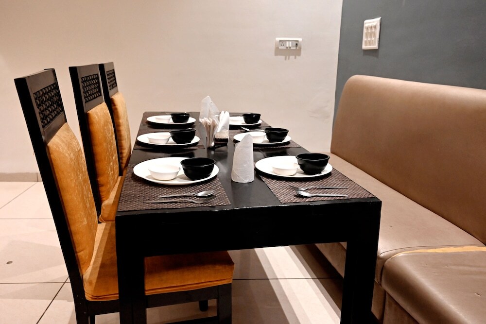 Рева: Hotel Badrika Inn