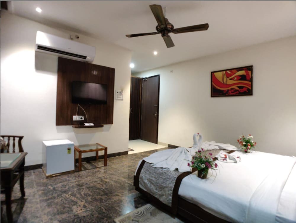 Рева: Hotel Badrika Inn