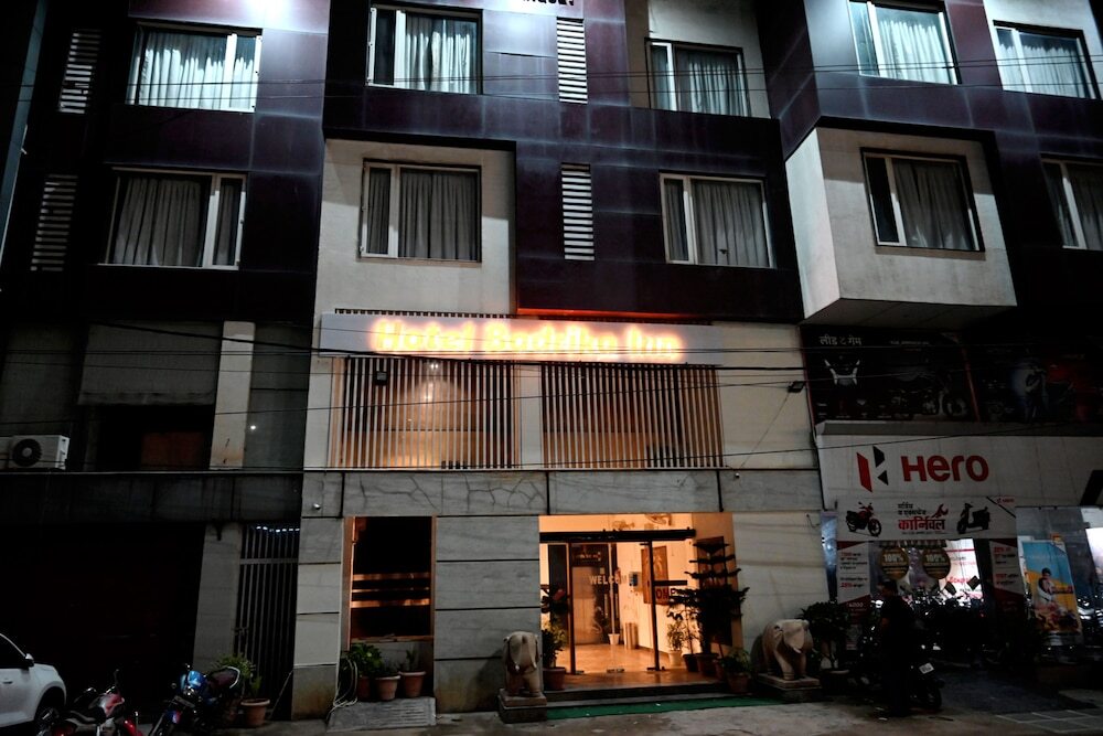 Рева: Hotel Badrika Inn