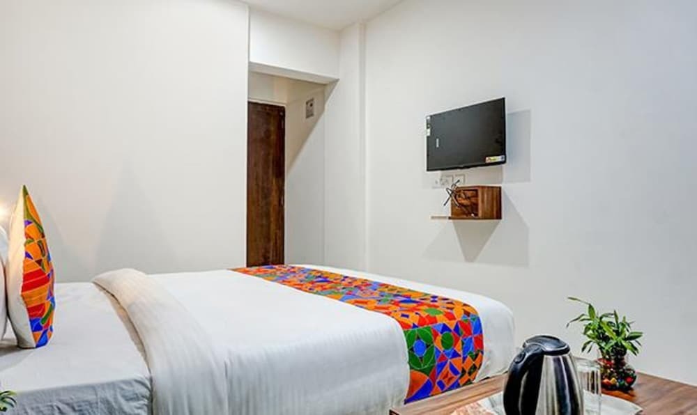 Вакад: FabHotel Ambience Executive