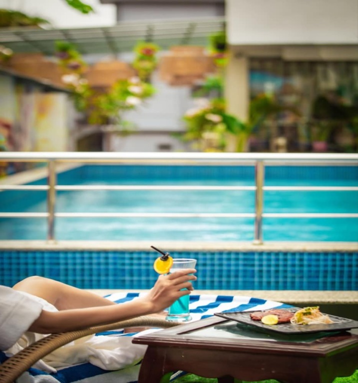 Верем: HUE GUH The Porto Candolim
