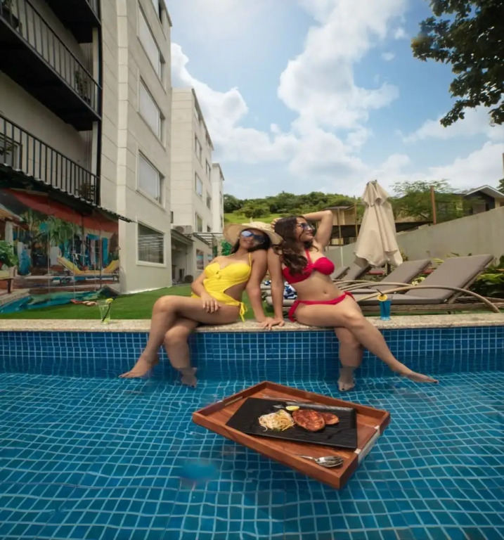 Верем: HUE GUH The Porto Candolim
