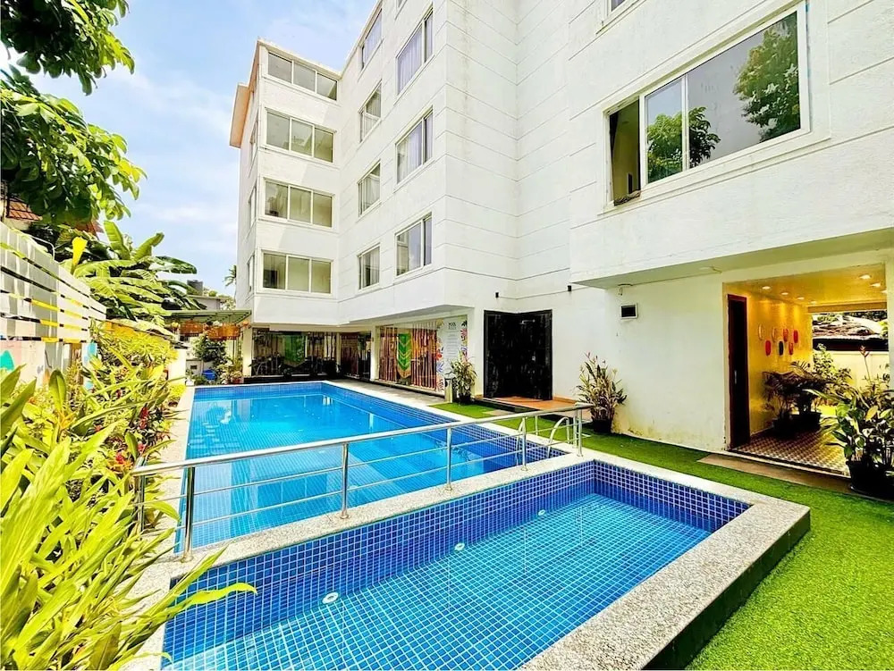 Верем: HUE GUH The Porto Candolim