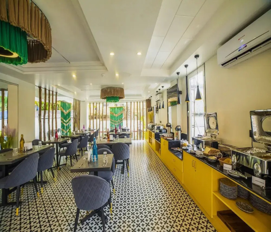 Верем: HUE GUH The Porto Candolim