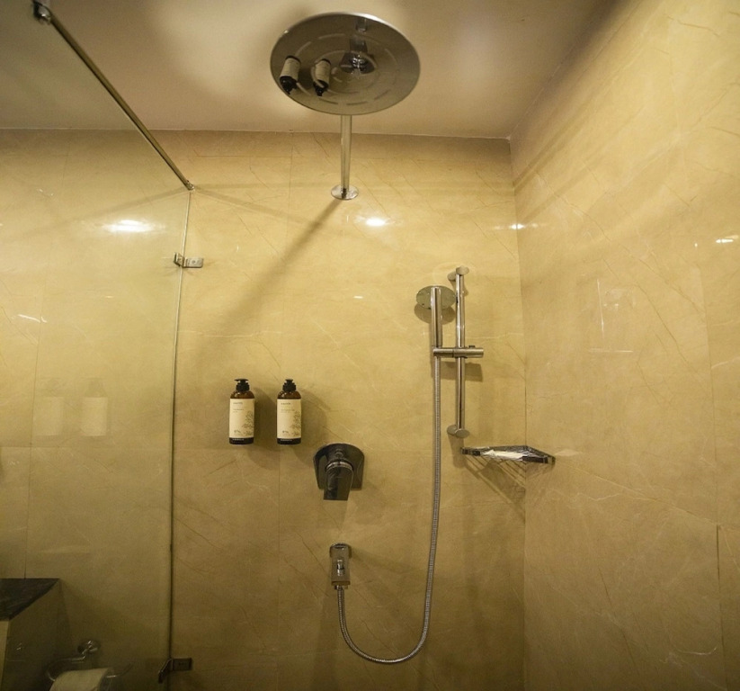 Верем: HUE GUH The Porto Candolim