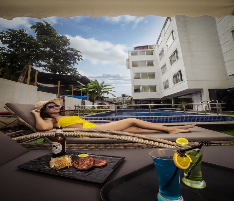 Верем: HUE GUH The Porto Candolim