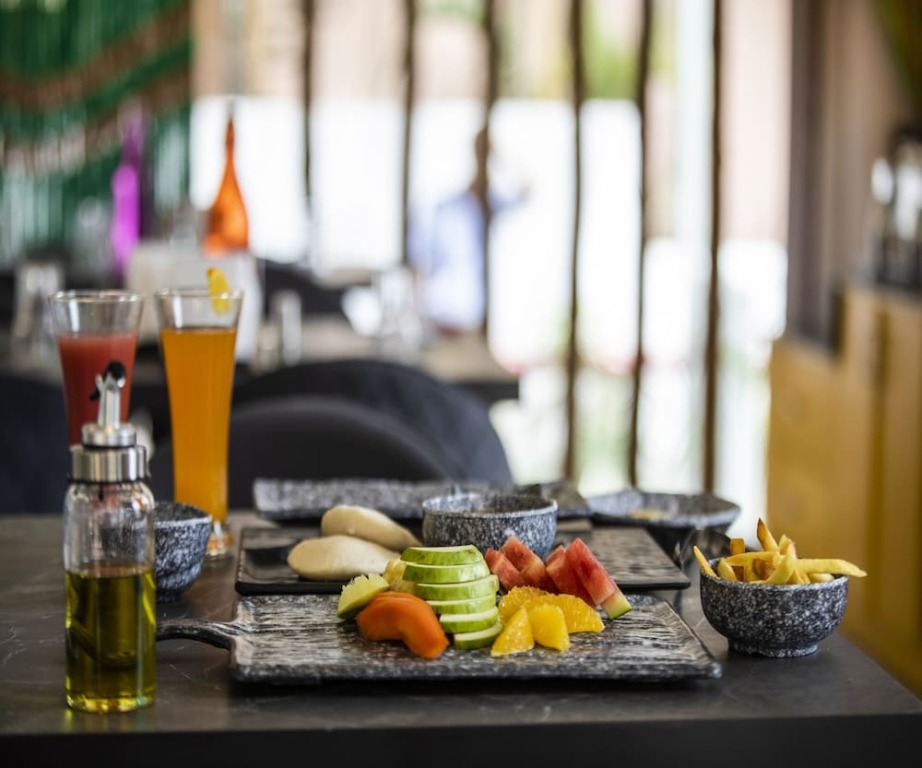 Верем: HUE GUH The Porto Candolim