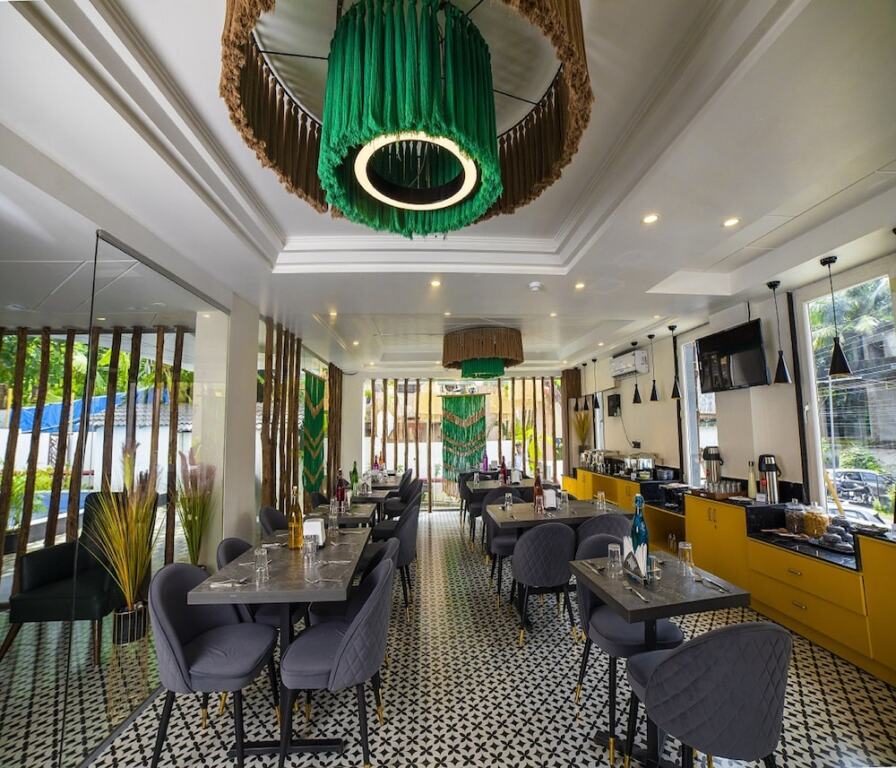 Верем: HUE GUH The Porto Candolim